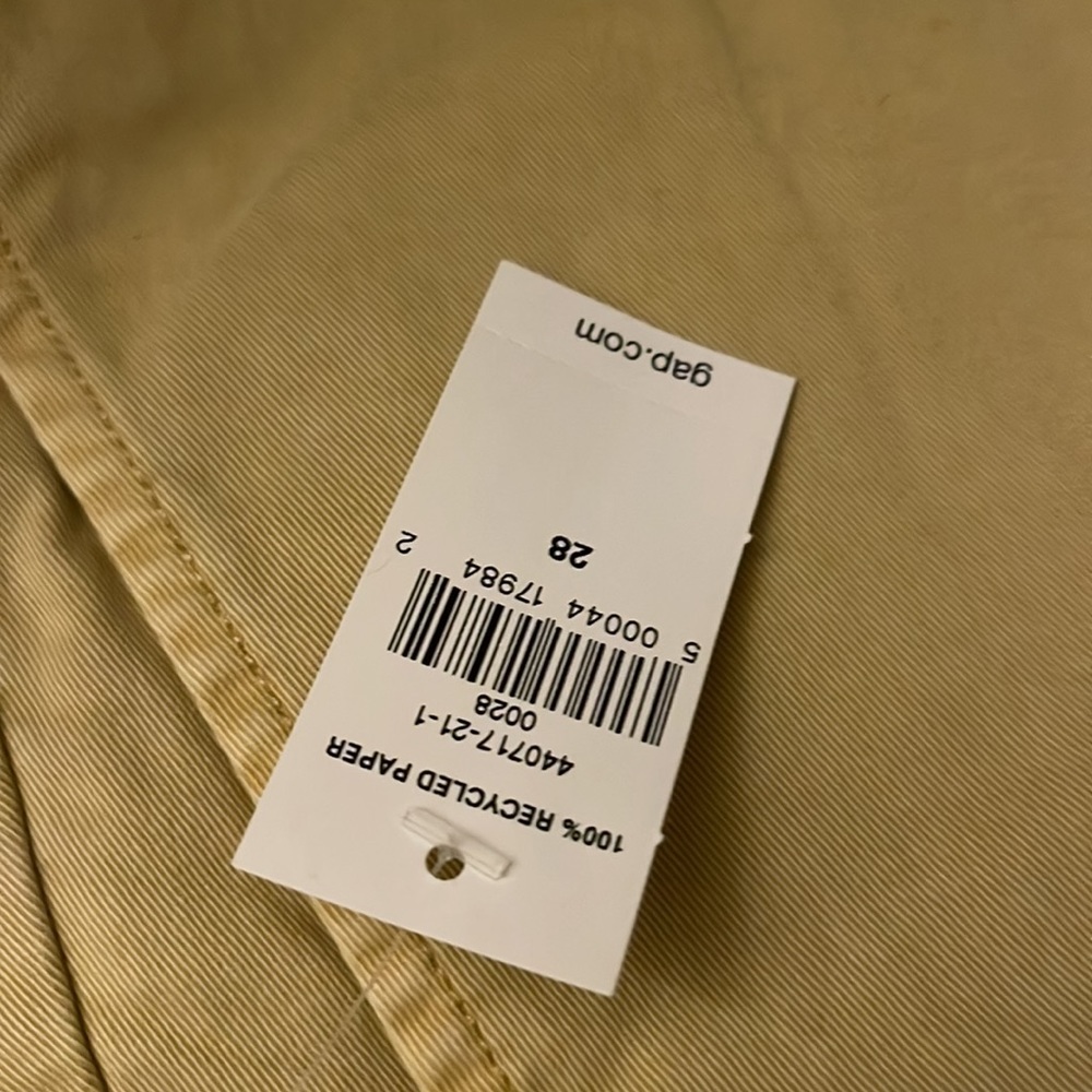 Gap Mens vintage 10” short in yellow NWT - Picture 2 of 2